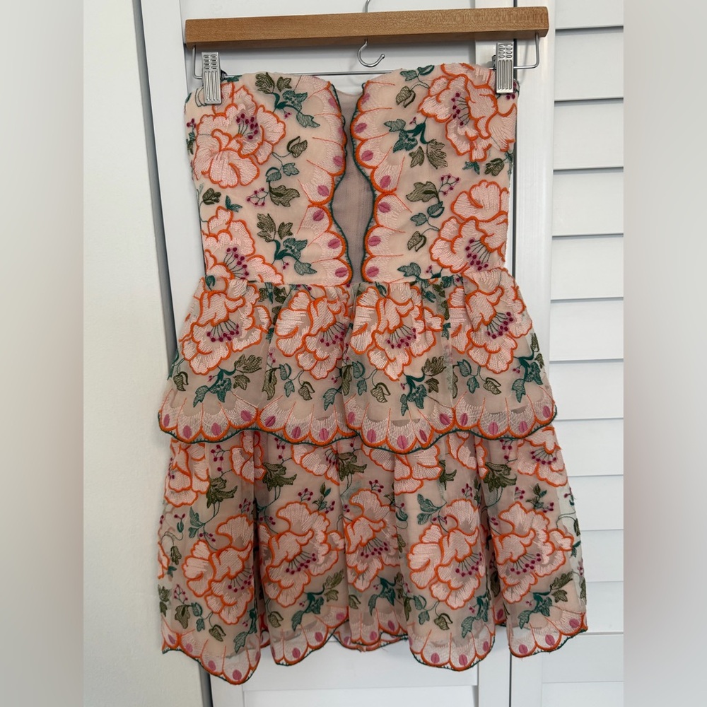 BCBGMAXAZRIA strapless embroidered/tulle floral cocktail dress with tiered skirt